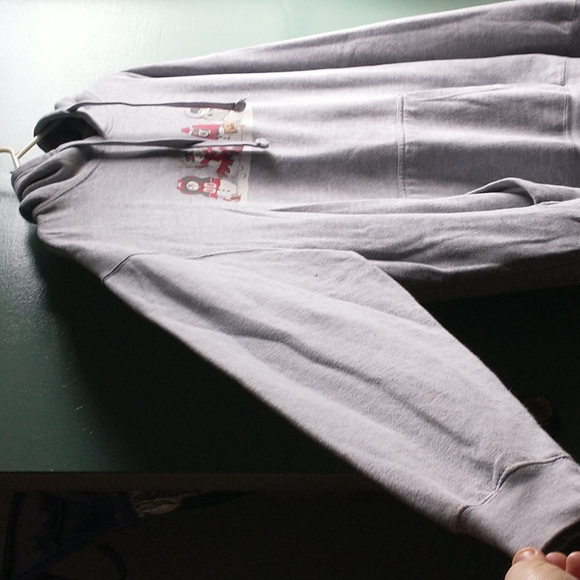 No name brand pit to pit is 26 1/2 grey - Picture 2 of 12